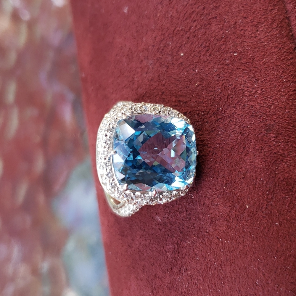 Blue Topaz with Pavia diamonds - Picture 2 of 3